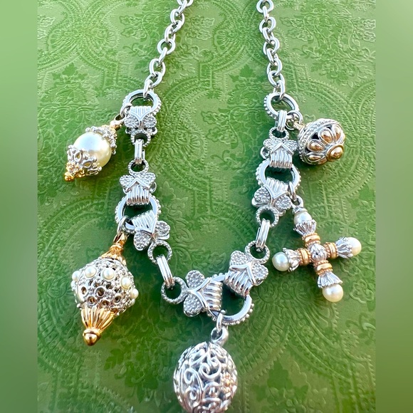 Gold and silver-plated charm necklace with imitation pearls - Picture 2 of 4